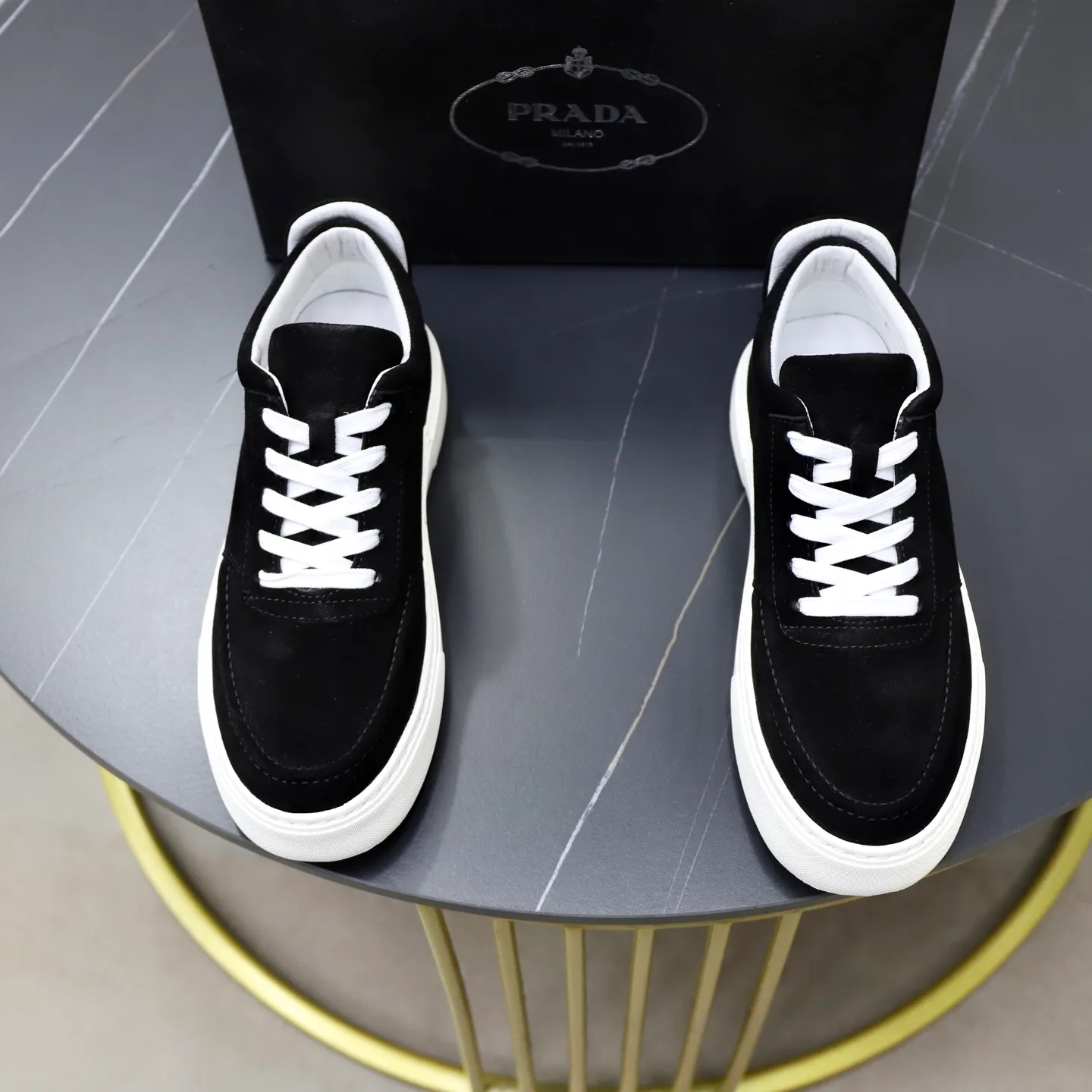 Ex-factory price: 460💰🙅‍♂️🙅‍♂️🙅‍♂️ Brand: PRADA Standard code: 38–44 (45 can be customized) Grade: Same as the official website Material: Original cowhide fabric Comfortable pigskin lining Lightweight wear-resistant outsole Style category: Men's fashionable casual shoes and boots Running sneakers Distinguished luxury brand elements Top luxury Color: actual picture color